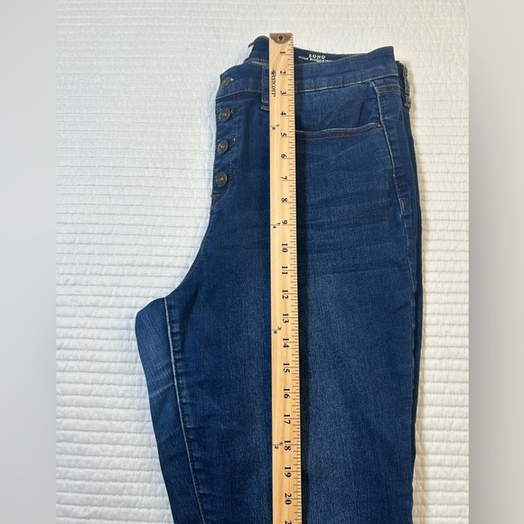 Nicole Miller Jeans. SoHo High Rise Skinny. Button Fly. Size 12. - Picture 6 of 6